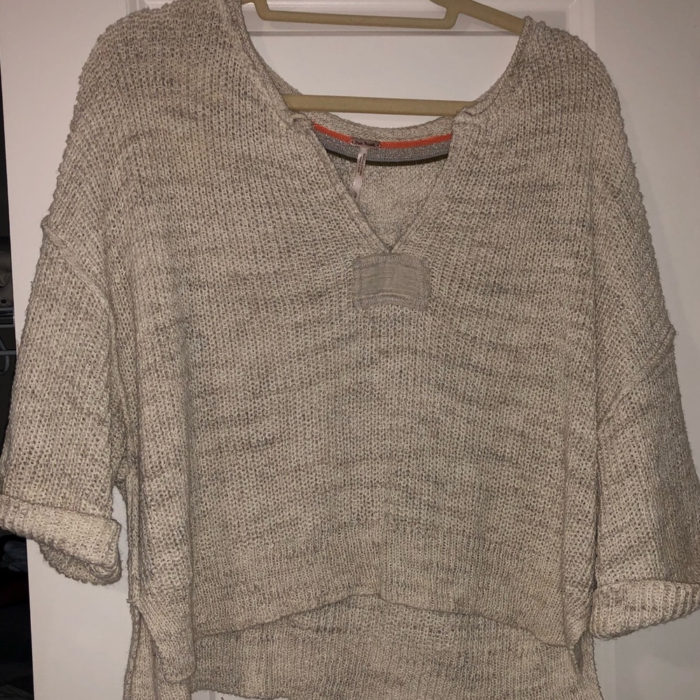Cropped neutral v neck quarter sleeve sweater